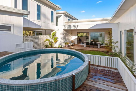 Palm Springs Hideaway - Holiday Byron Bay 0