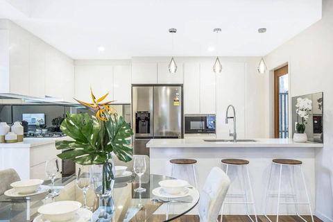 Park Avenue Townhouse Retreat Brisbane Sleeps 10 - Holiday Byron Bay 1