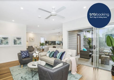 Park Avenue Townhouse Retreat Brisbane Sleeps 10 - Holiday Byron Bay 0