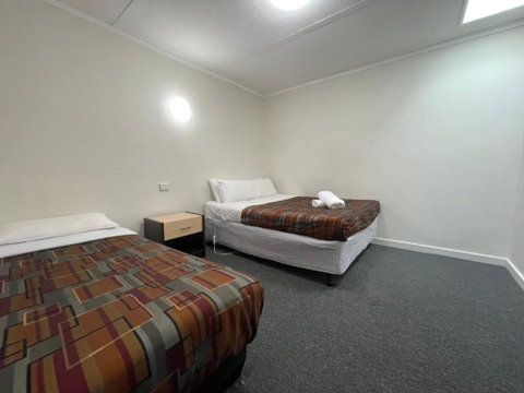 Parkside Inn Motel - Holiday Byron Bay 1