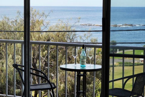 Penthouse Apartment Ocean Views - Holiday Byron Bay 0