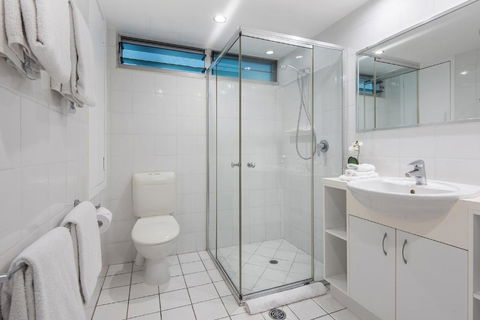 Poinciana Lodge - 2 Bedroom - On Hamilton Island By HIHA - Holiday Byron Bay 2