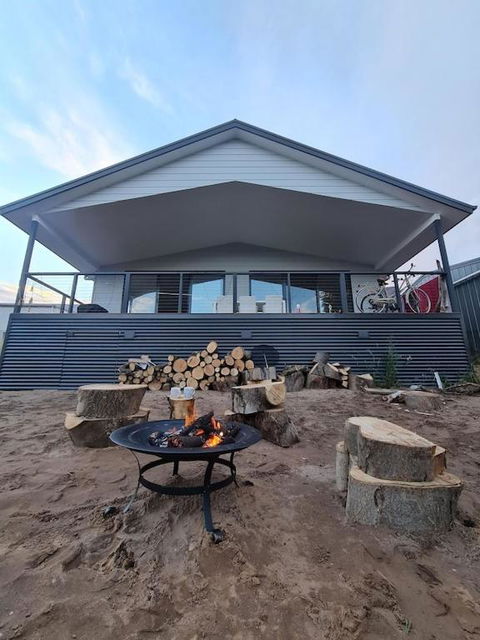 PIECE OF PARADISE, Huge 4 Bedroom Haven - Holiday Byron Bay 1