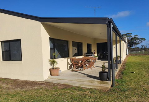 Pleasant Hill BnB - Holiday Byron Bay 0