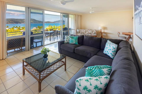Poinciana 109 & Buggy Hamilton Island - Holiday Byron Bay 0