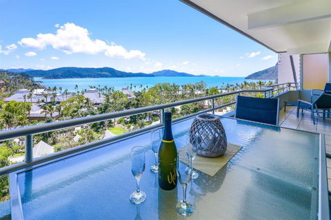 Poinciana Lodges - Ocean Views - Holiday Byron Bay 1
