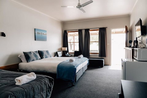 Port Albert Motel - Holiday Byron Bay 2