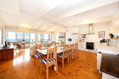 PORT WILLUNGA DREAMING A Beach Front Experience - Holiday Byron Bay 0