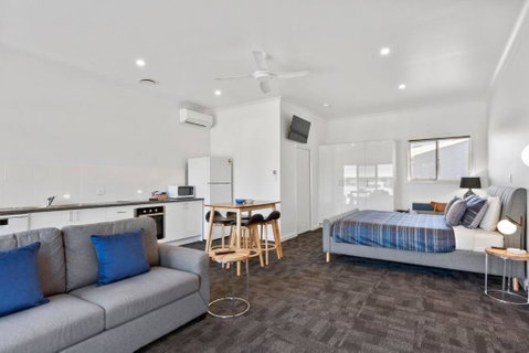 Port Lincoln Shark Apartment 4 - Holiday Byron Bay 0