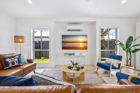 Premium 4-Bed Coastal Escape With BBQ And Pool - Holiday Byron Bay 2