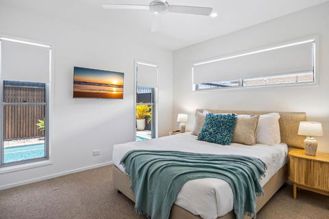Premium 4-Bed Coastal Escape With BBQ And Pool - Holiday Byron Bay 3