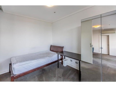Private Room With Shared Washroom Only In 3bhk Apartment - Holiday Byron Bay 1