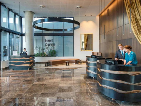 Pullman Brisbane Airport - Holiday Byron Bay 0