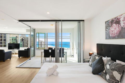 Q Tower Amazing Ocean Views 22nd Level Heated Pools Sleeps 6 - Optimise BNB - Holiday Byron Bay 1
