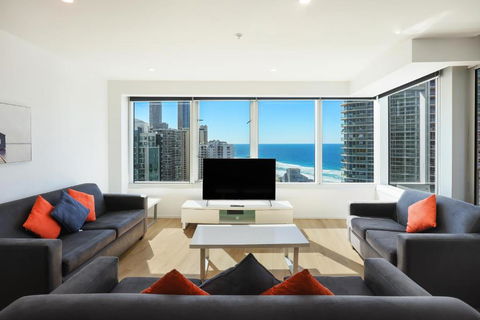 Q Tower Amazing Ocean Views 22nd Level Heated Pools Sleeps 6 - Optimise BNB - Holiday Byron Bay 0