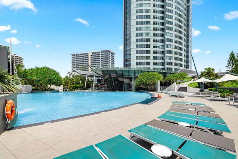 Q Tower At Surfers Paradise - From Level 3 - Private & Self Contained Apartments - Holiday Byron Bay 0