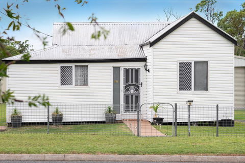 Quaint 2 Bedroom Fully Furnished Cottage - Holiday Byron Bay 0