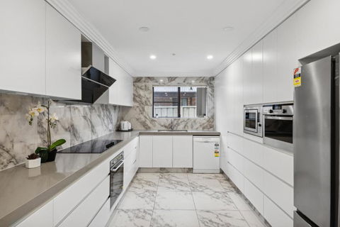 Quaint Double Room - Centrally Located At Glenfield - Shared Bathroom - Holiday Byron Bay 3