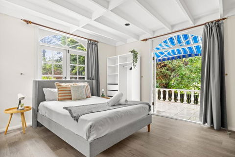 Quaint Queen Room - Convenient Location In Lindfield - Shared Bathroom - Holiday Byron Bay 0