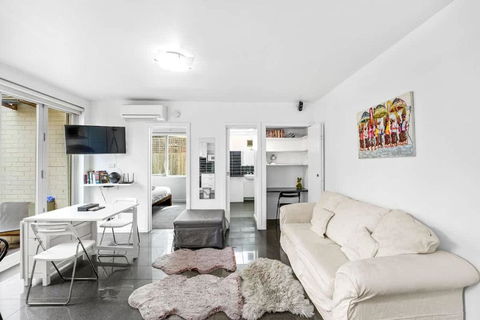Quiet And Peaceful Beachside 1BR Retreat W Parking - Holiday Byron Bay 0