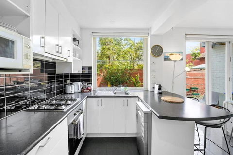 Quiet And Peaceful Beachside 1BR Retreat W Parking - Holiday Byron Bay 1