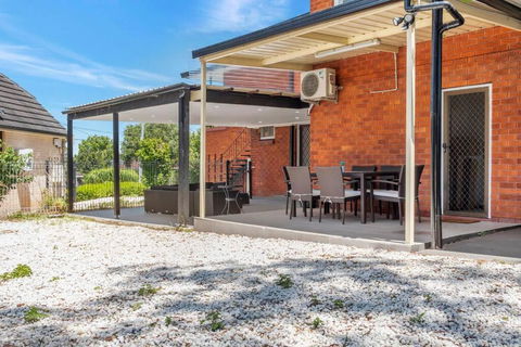 Quiet Elevated Serene Home - Holiday Byron Bay 1