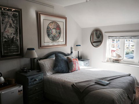 Assemblage Boutique Art B & B - Holiday Byron Bay 1