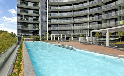Astra Apartments Canberra - Manhattan - Holiday Byron Bay 0