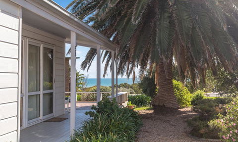 At The Beach - 54 Elizabeth Crescent - Holiday Byron Bay 2