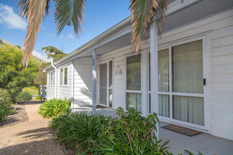 At The Beach - 54 Elizabeth Crescent - Holiday Byron Bay 3