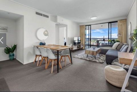 AU1 - Long Stay W Balcony RiverViews Fast WiFi - Holiday Byron Bay 1
