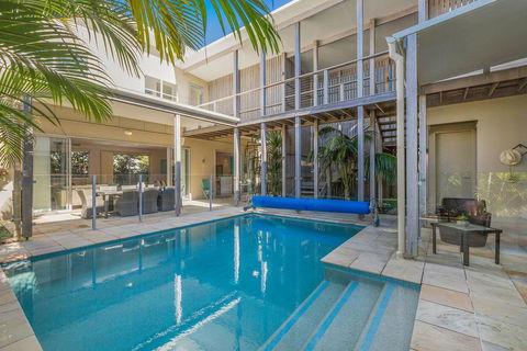 Augusta House - Holiday Byron Bay 0