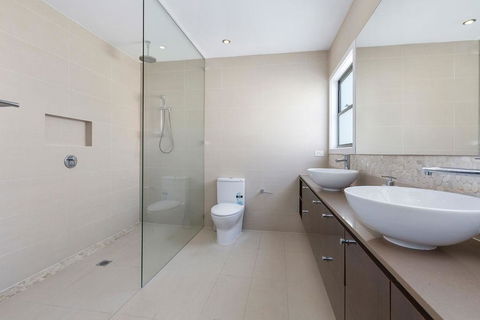Augusta House - Holiday Byron Bay 3