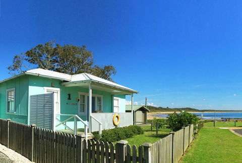 Aurora Beachfront Cottage - Holiday Byron Bay 0