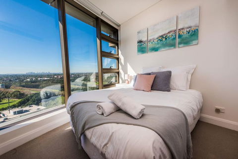 Australia Tower - Olympic Park Green - Holiday Byron Bay 1