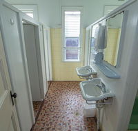 Australian Hotel