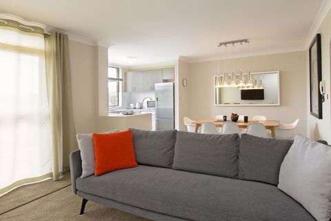 Avalanche 6 - Sophisticated Style &modern Comfort With A Central Location - Holiday Byron Bay 2