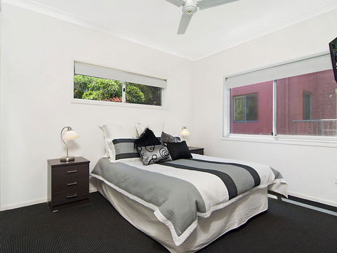 Avalon 3 - Views To Die For - Across The Road From Convent Beach - Holiday Byron Bay 1