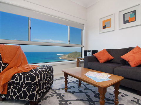 Avalon 3 - Views To Die For - Across The Road From Convent Beach - Holiday Byron Bay 2