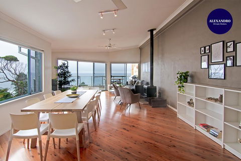 Avoca Heights House /// 4 BDR 2.5 BTH // Direct Ocean Views - Holiday Byron Bay 2