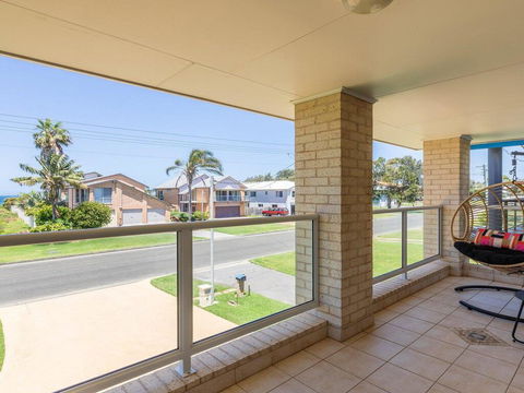 Azure Waters - Perfectly Positioned With Ocean Views - Holiday Byron Bay 3