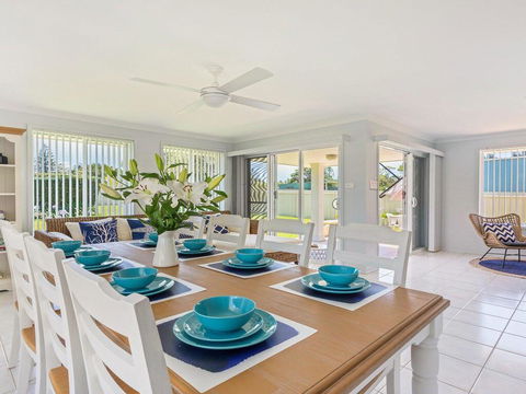 Azure Waters - Perfectly Positioned With Ocean Views - Holiday Byron Bay 2