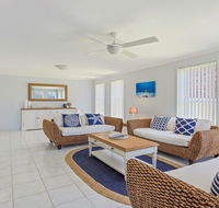 Azure Waters - perfectly positioned with ocean views - Holiday Byron Bay