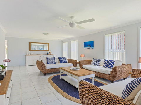 Azure Waters - Perfectly Positioned With Ocean Views - Holiday Byron Bay 0