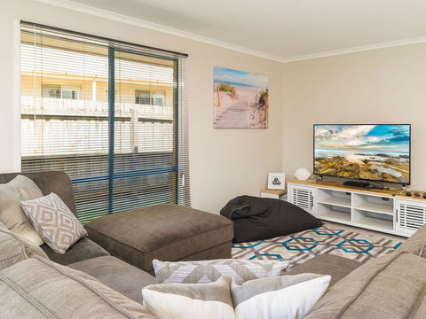 Back Beach Retreat - Holiday Byron Bay 3