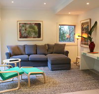 Balmoral Retreat a Garden Haven 2 Min to Beach