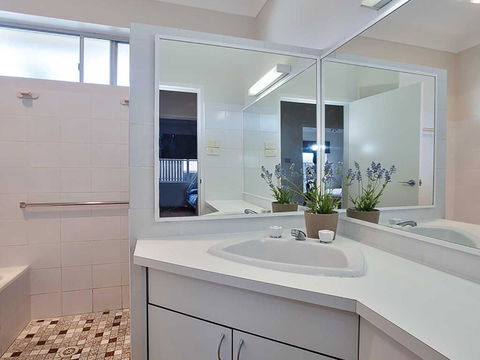 Banyan' 14 Montevideo Parade - Spacious Three Bedroom Pet Friendly Property With Air Con - Holiday Byron Bay 2