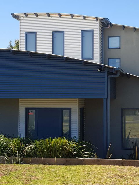 Bay Breeze Holiday Home - Holiday Byron Bay 2
