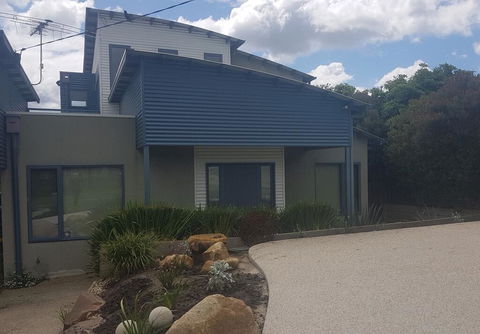 Bay Breeze Holiday Home - Holiday Byron Bay 1