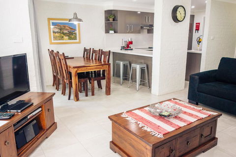 Bay Parklands, Unit 21/2 Gowrie Avenue - Holiday Byron Bay 0